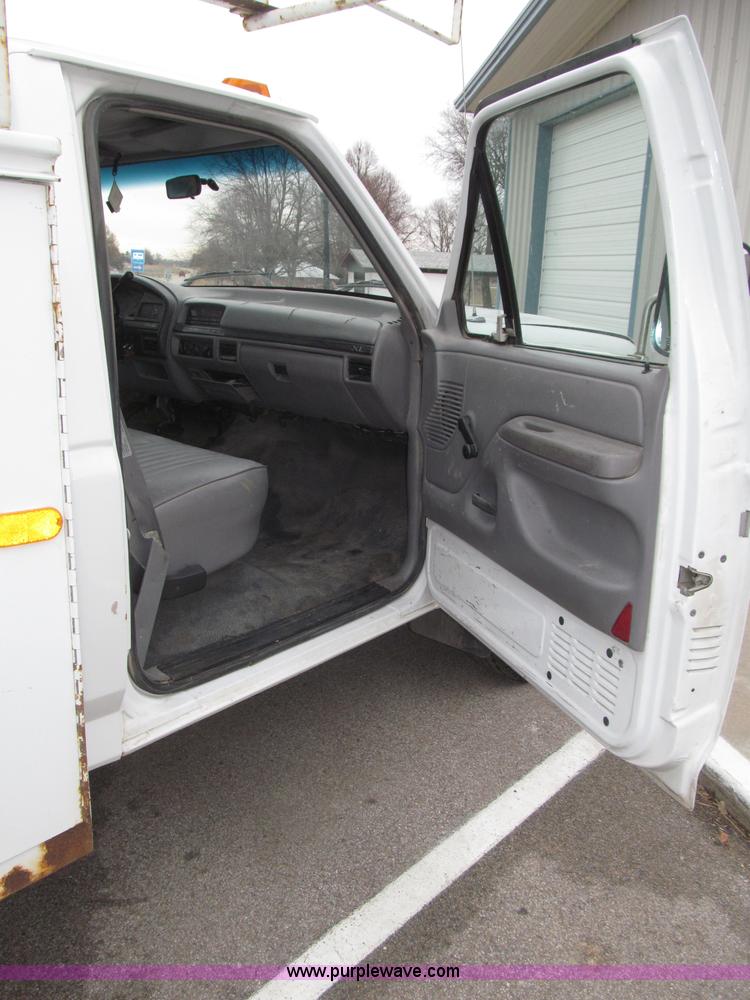 image for item B5319 1997 Ford F350 XL 35' boom truck