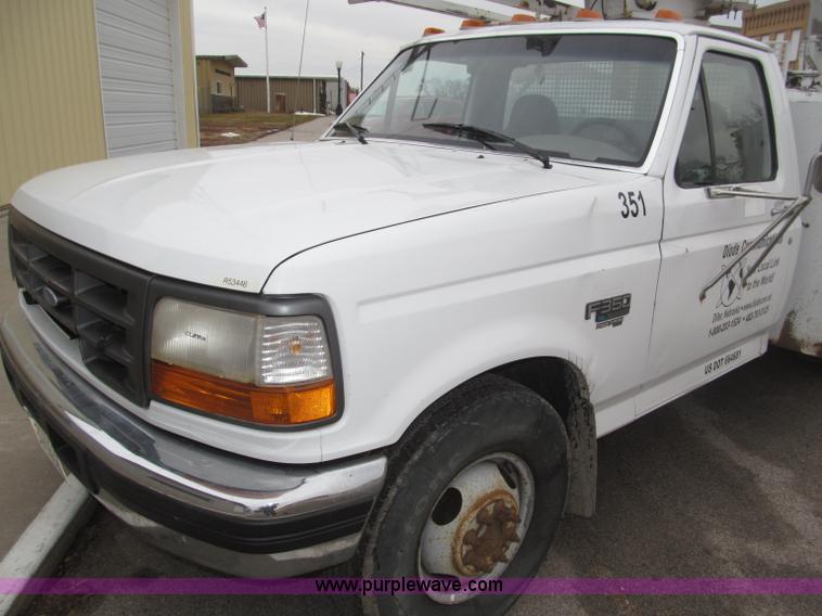 image for item B5319 1997 Ford F350 XL 35' boom truck