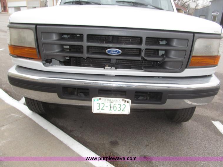 image for item B5319 1997 Ford F350 XL 35' boom truck