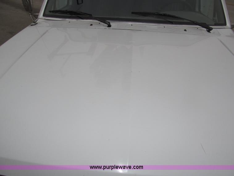 image for item B5319 1997 Ford F350 XL 35' boom truck