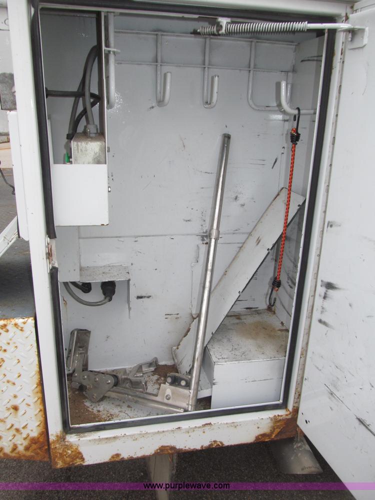 image for item B5319 1997 Ford F350 XL 35' boom truck