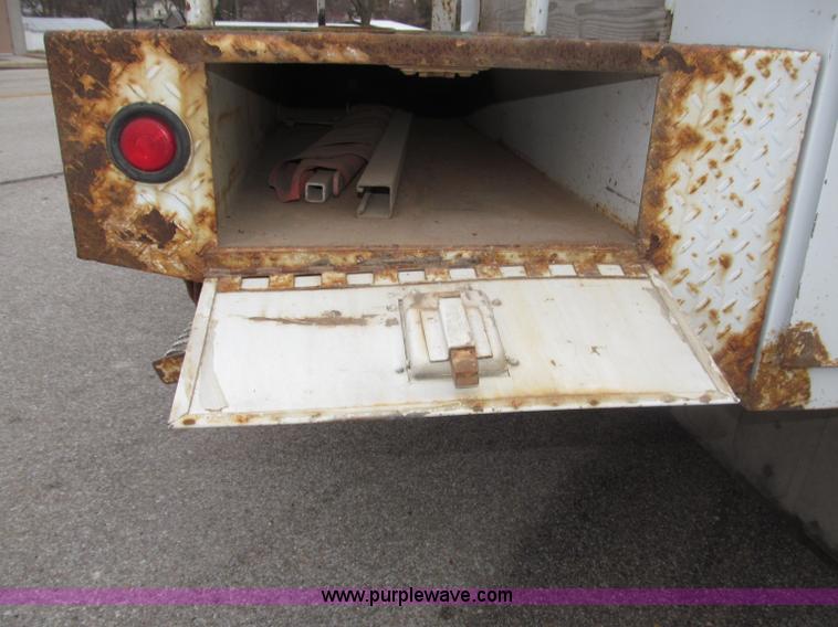 image for item B5319 1997 Ford F350 XL 35' boom truck