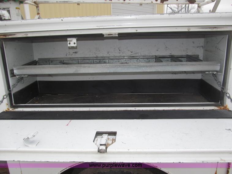 image for item B5319 1997 Ford F350 XL 35' boom truck