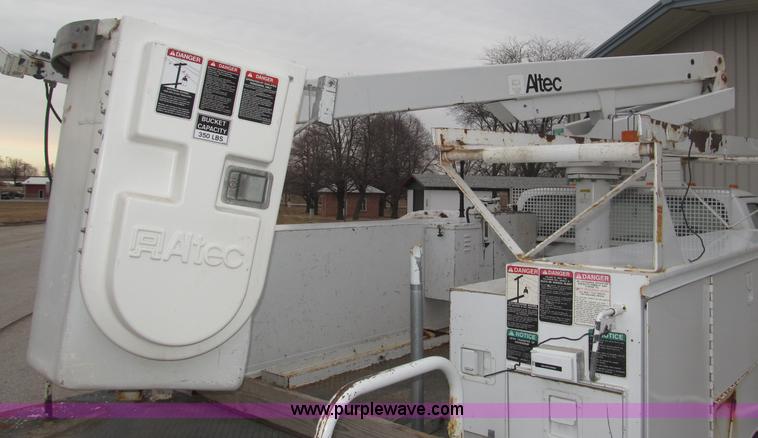 image for item B5319 1997 Ford F350 XL 35' boom truck