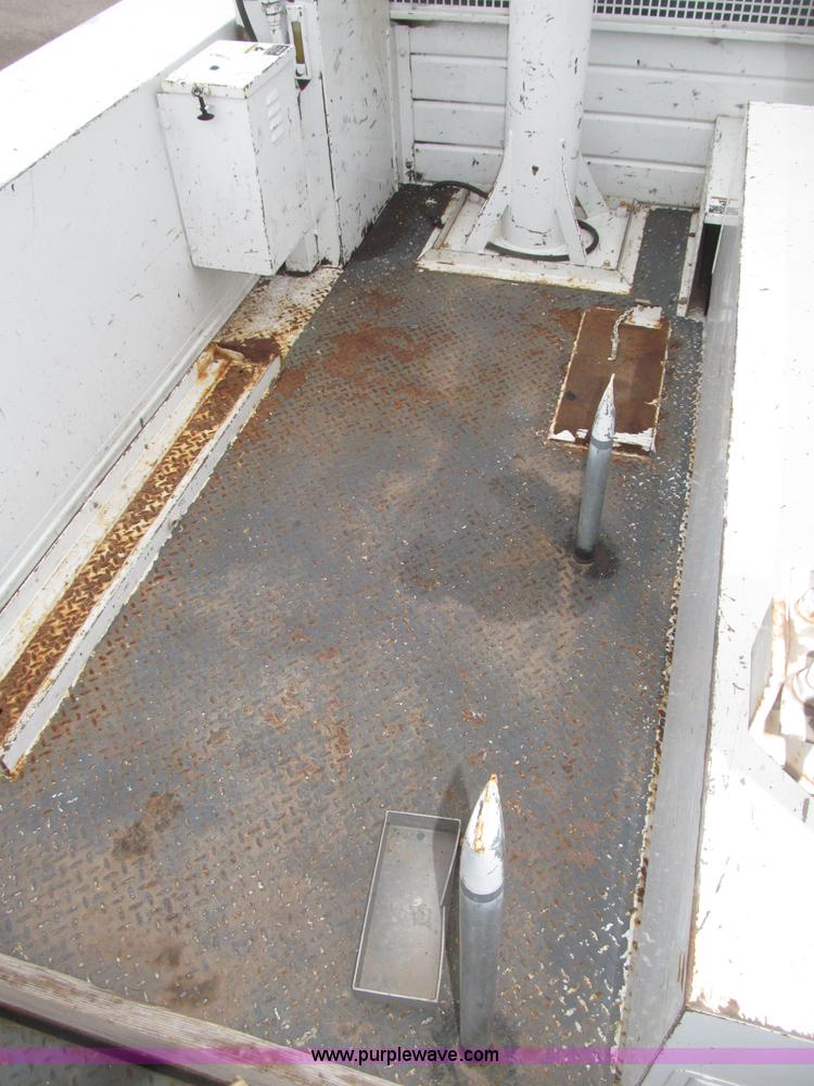 image for item B5319 1997 Ford F350 XL 35' boom truck