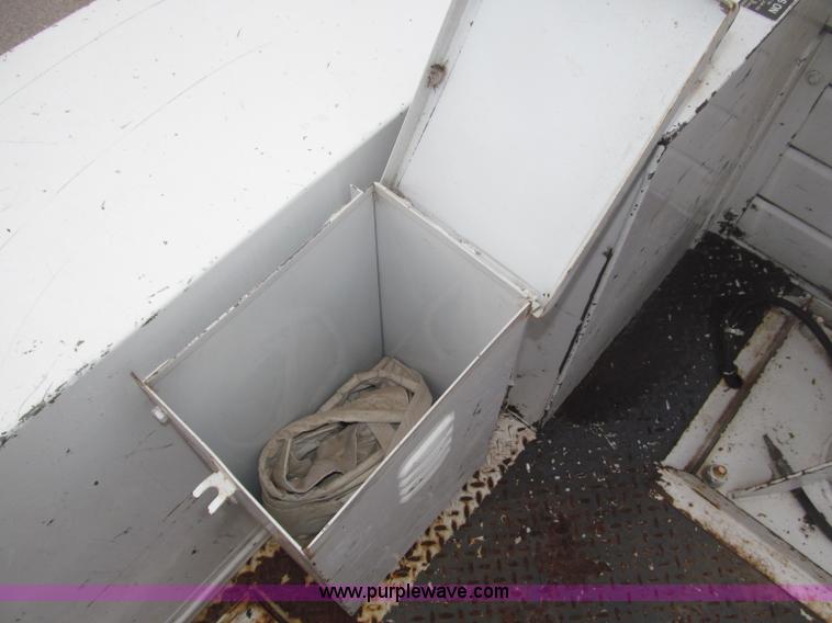 image for item B5319 1997 Ford F350 XL 35' boom truck