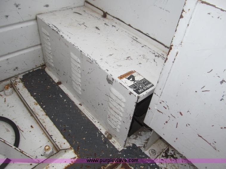 image for item B5319 1997 Ford F350 XL 35' boom truck