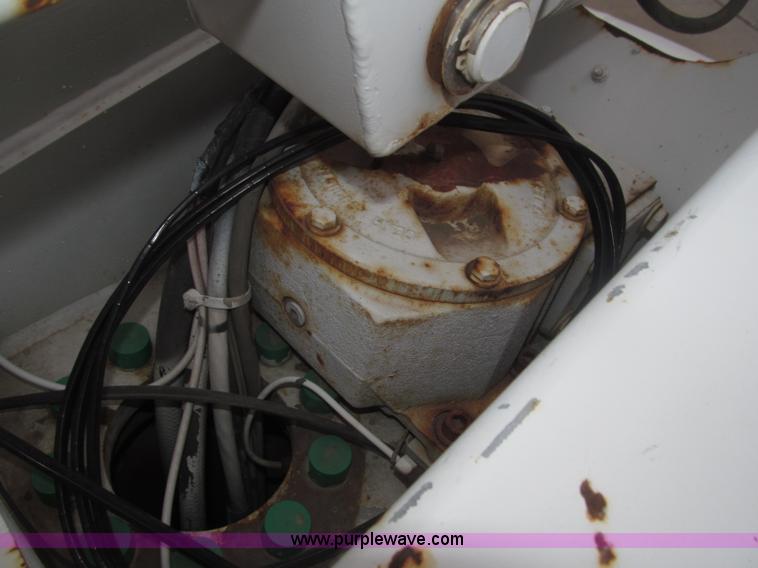 image for item B5319 1997 Ford F350 XL 35' boom truck