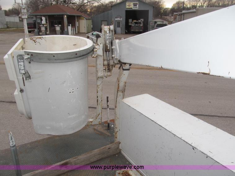 image for item B5319 1997 Ford F350 XL 35' boom truck