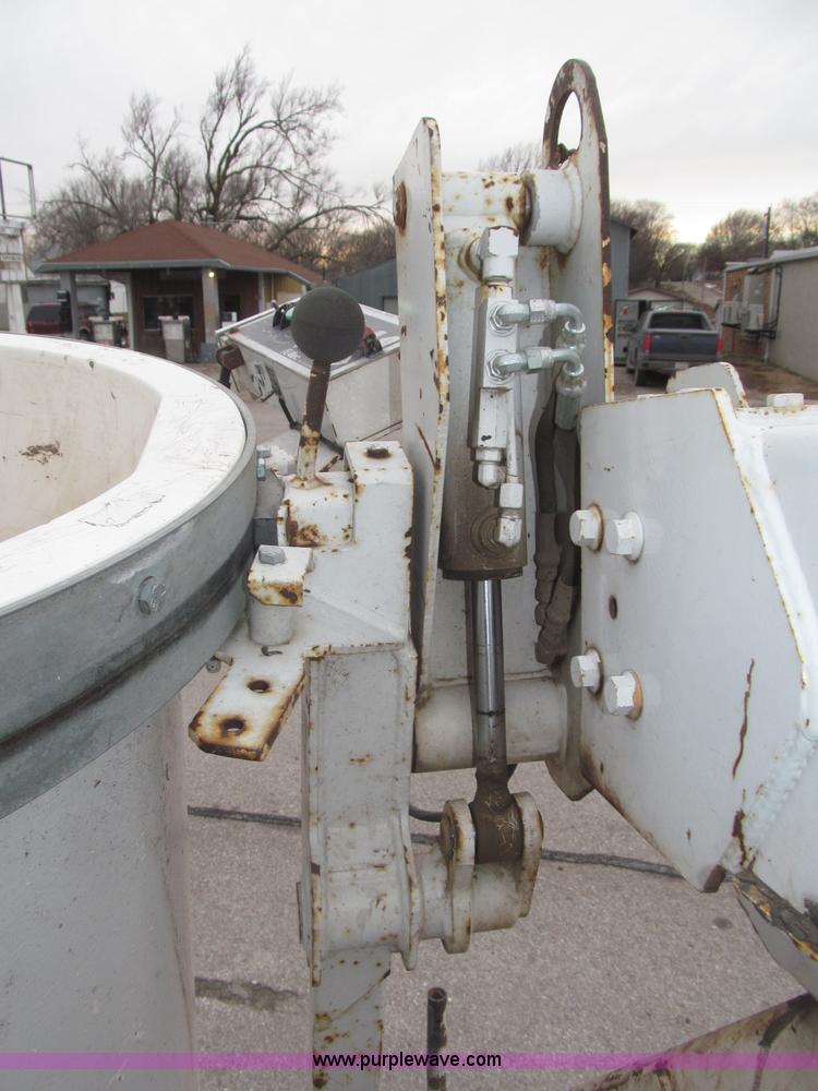 image for item B5319 1997 Ford F350 XL 35' boom truck