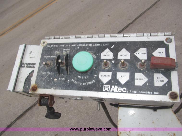 image for item B5319 1997 Ford F350 XL 35' boom truck