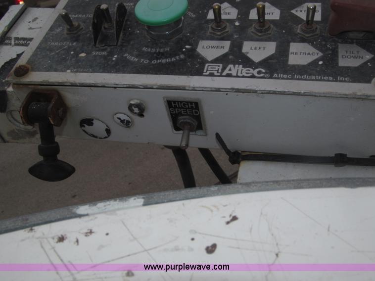 image for item B5319 1997 Ford F350 XL 35' boom truck