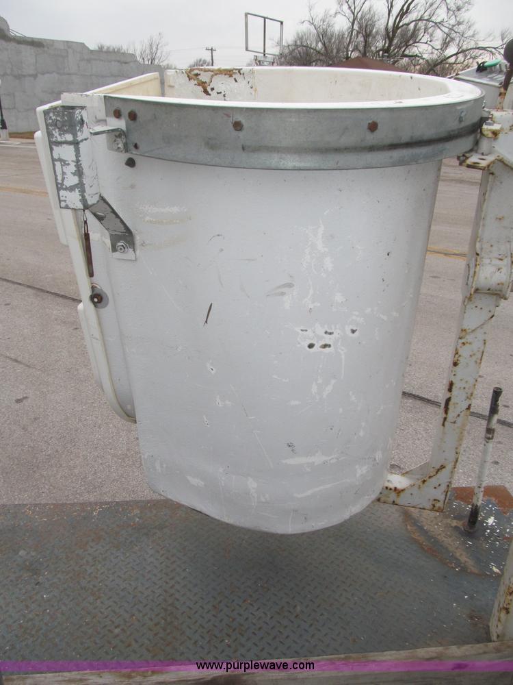 image for item B5319 1997 Ford F350 XL 35' boom truck