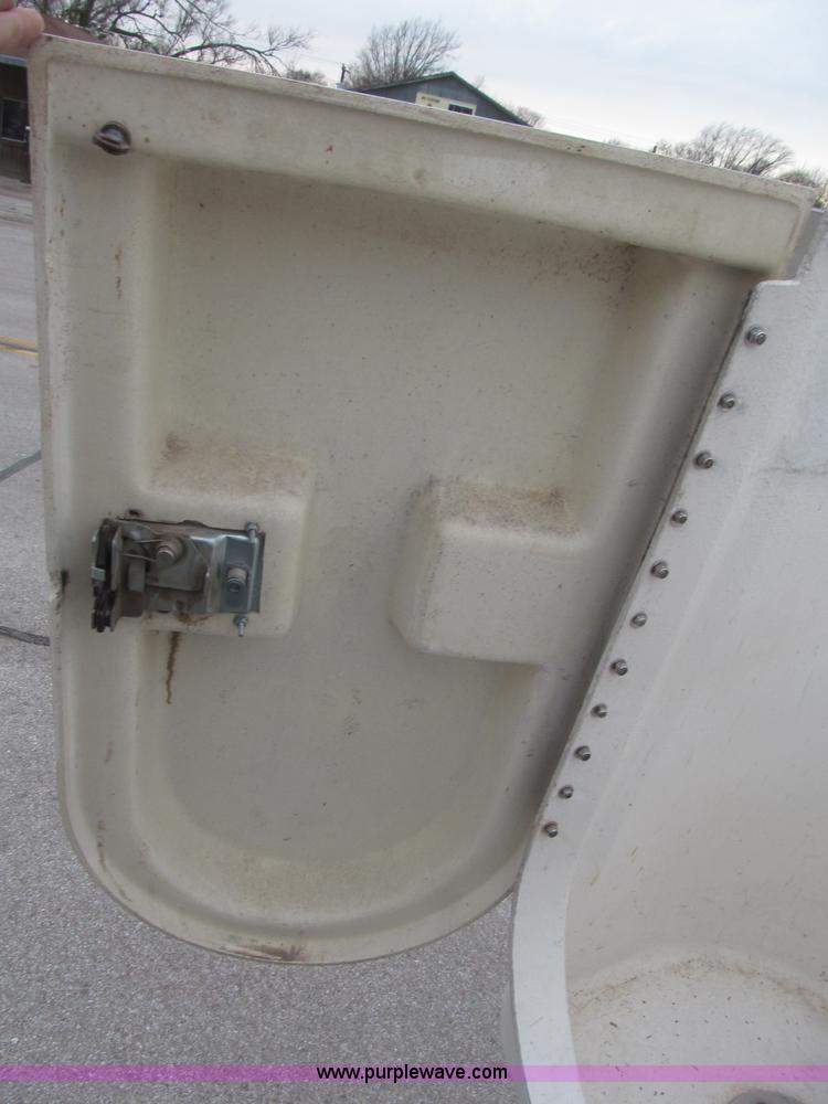 image for item B5319 1997 Ford F350 XL 35' boom truck