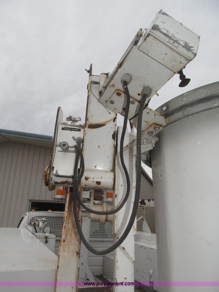 image for item B5319 1997 Ford F350 XL 35' boom truck