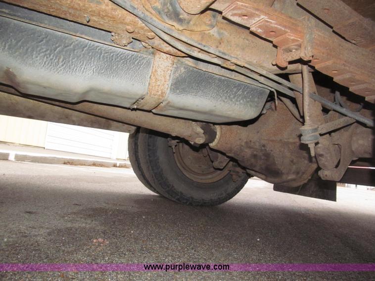 image for item B5319 1997 Ford F350 XL 35' boom truck