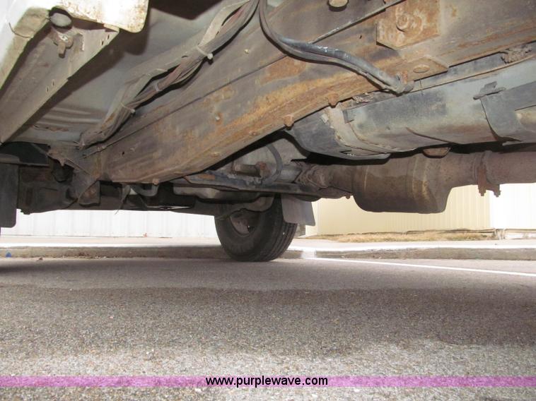 image for item B5319 1997 Ford F350 XL 35' boom truck