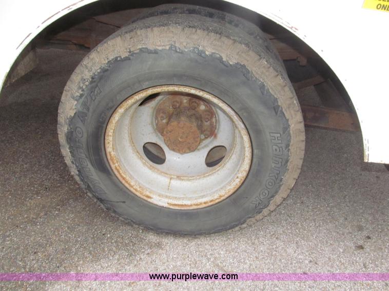 image for item B5319 1997 Ford F350 XL 35' boom truck