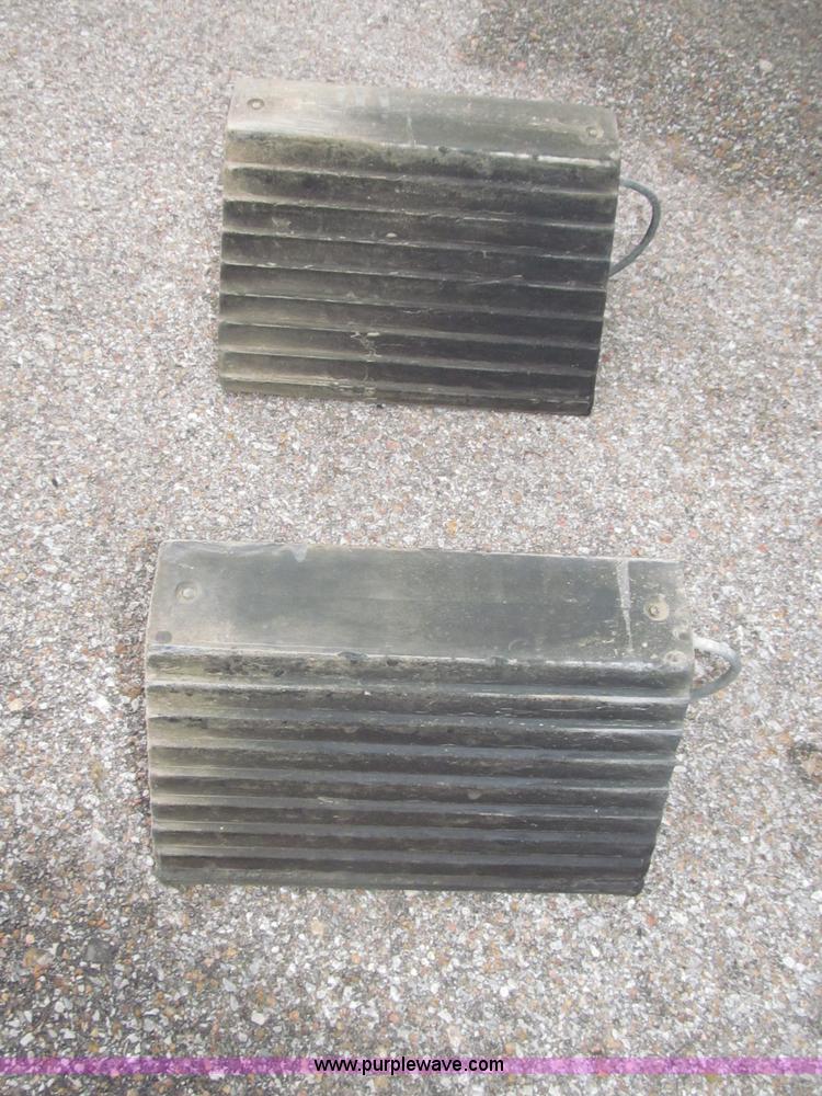 image for item B5319 1997 Ford F350 XL 35' boom truck