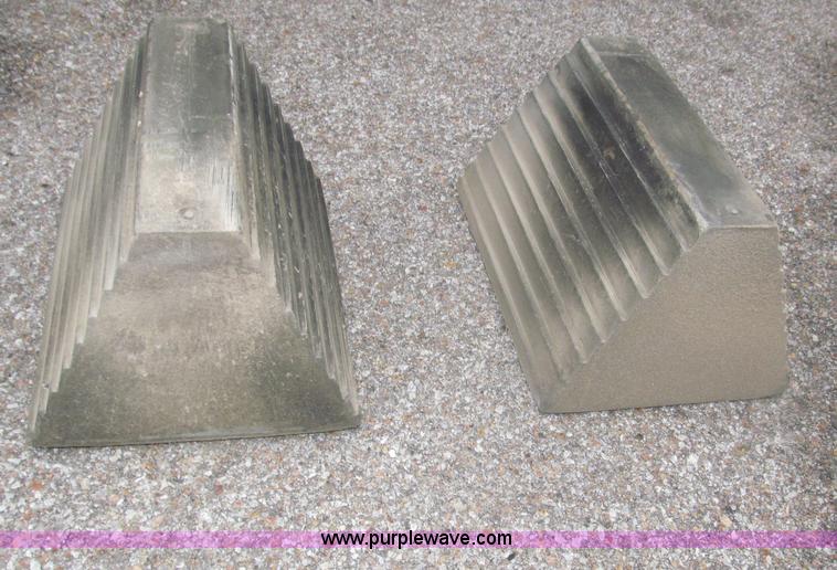 image for item B5319 1997 Ford F350 XL 35' boom truck