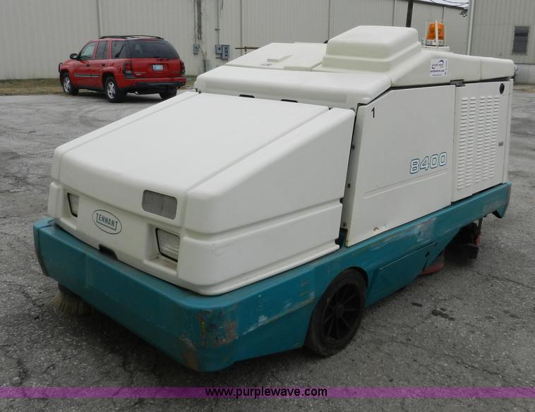 image for item D4593 Tennant 8400 industrial floor sweeper/scrubber