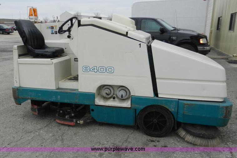 image for item D4593 Tennant 8400 industrial floor sweeper/scrubber
