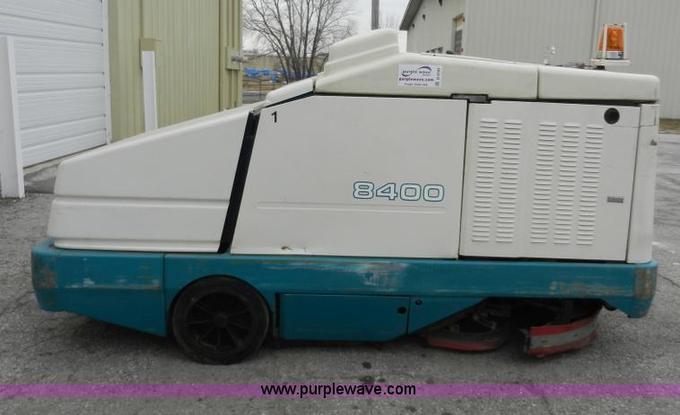 image for item D4593 Tennant 8400 industrial floor sweeper/scrubber