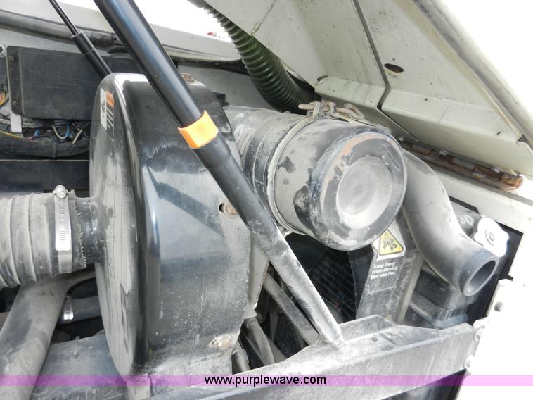 image for item D4593 Tennant 8400 industrial floor sweeper/scrubber