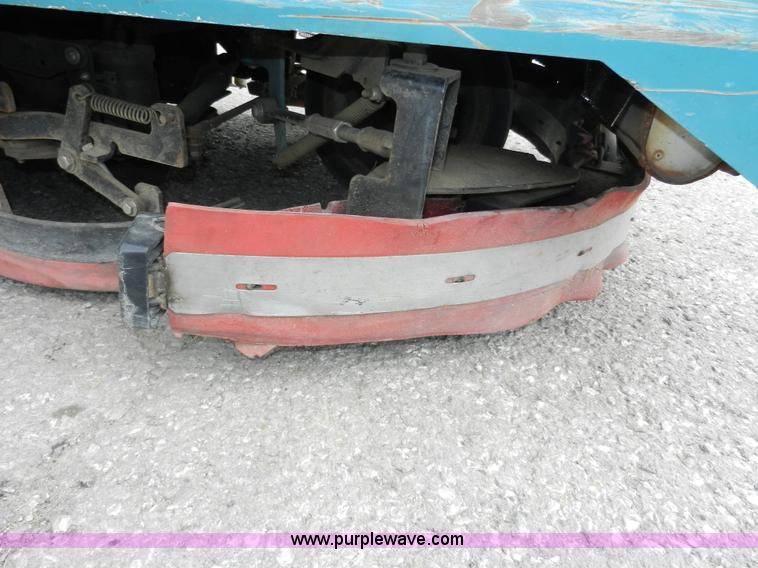 image for item D4593 Tennant 8400 industrial floor sweeper/scrubber