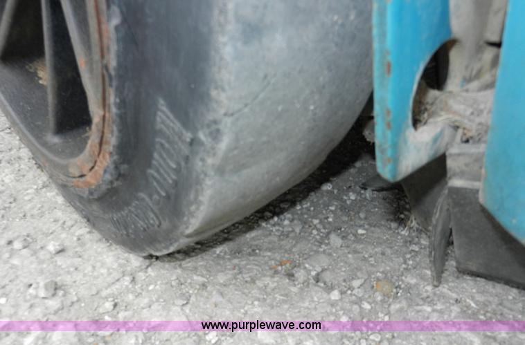 image for item D4593 Tennant 8400 industrial floor sweeper/scrubber