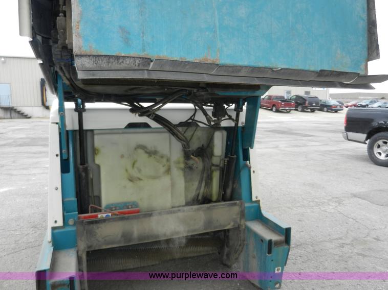 image for item D4593 Tennant 8400 industrial floor sweeper/scrubber