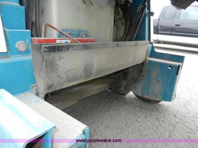 image for item D4593 Tennant 8400 industrial floor sweeper/scrubber