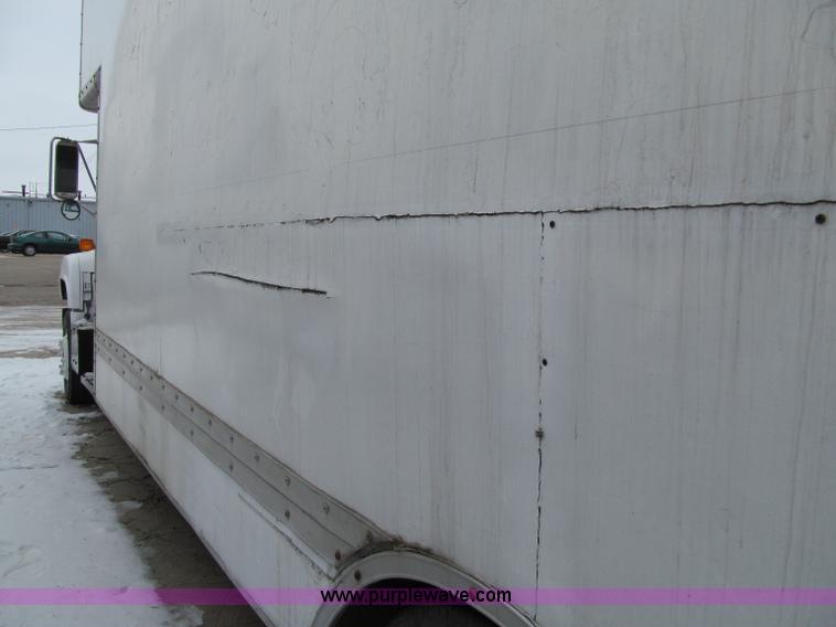 image for item D7065 1993 GMC TopKick SLE box truck