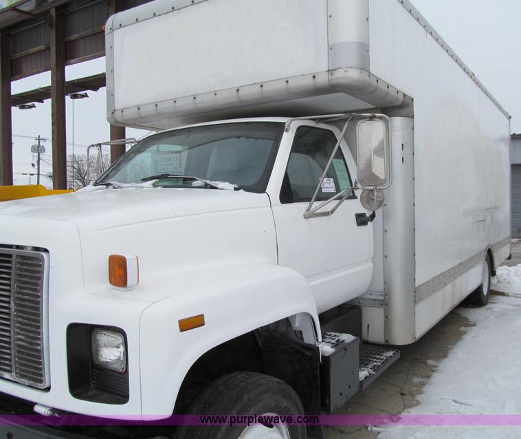image for item D7065 1993 GMC TopKick SLE box truck