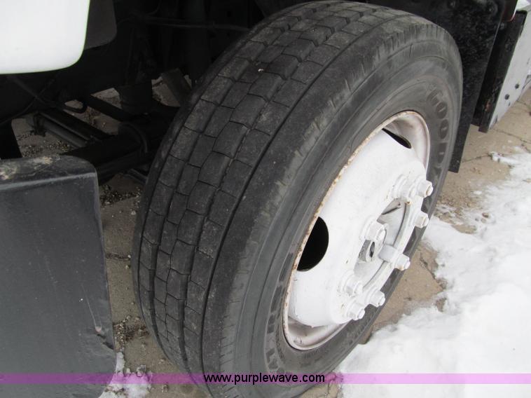 image for item D7065 1993 GMC TopKick SLE box truck