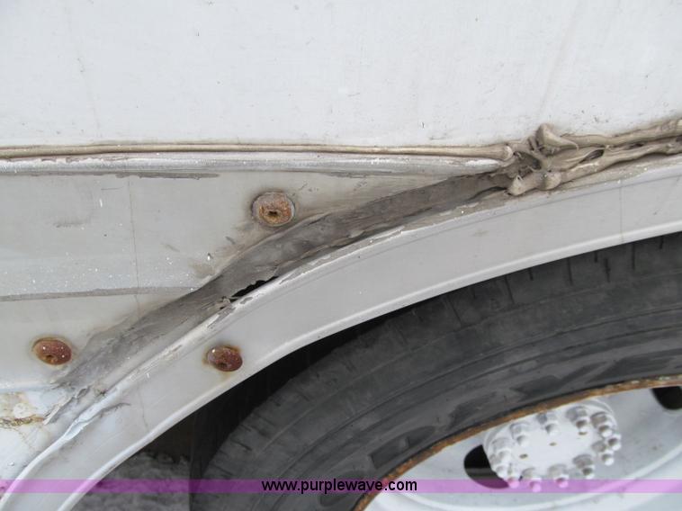 image for item D7065 1993 GMC TopKick SLE box truck