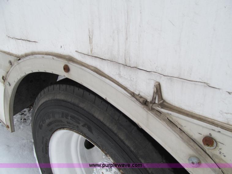 image for item D7065 1993 GMC TopKick SLE box truck