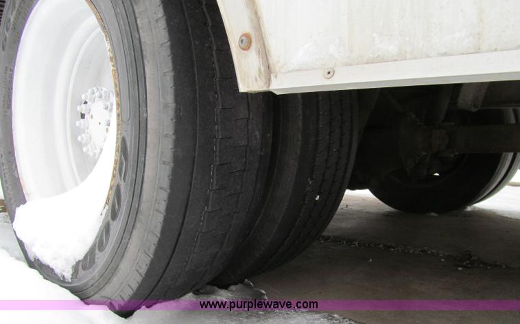 image for item D7065 1993 GMC TopKick SLE box truck