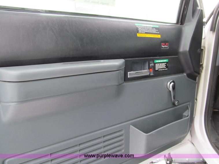 image for item D7065 1993 GMC TopKick SLE box truck