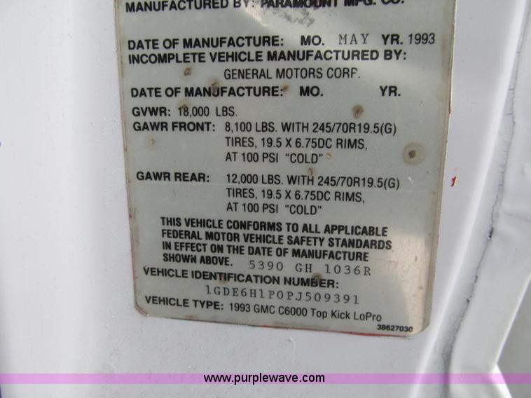 image for item D7065 1993 GMC TopKick SLE box truck