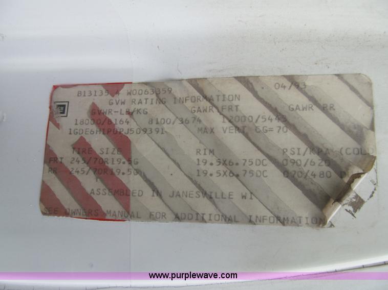 image for item D7065 1993 GMC TopKick SLE box truck