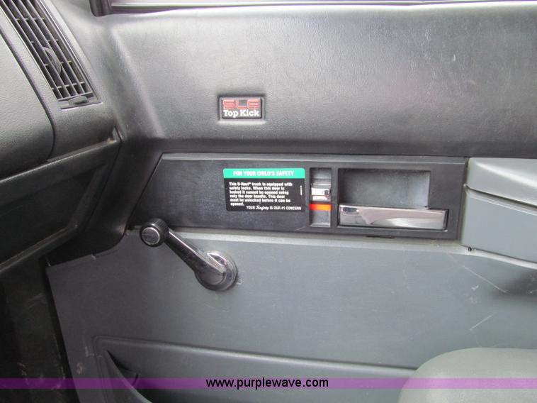 image for item D7065 1993 GMC TopKick SLE box truck