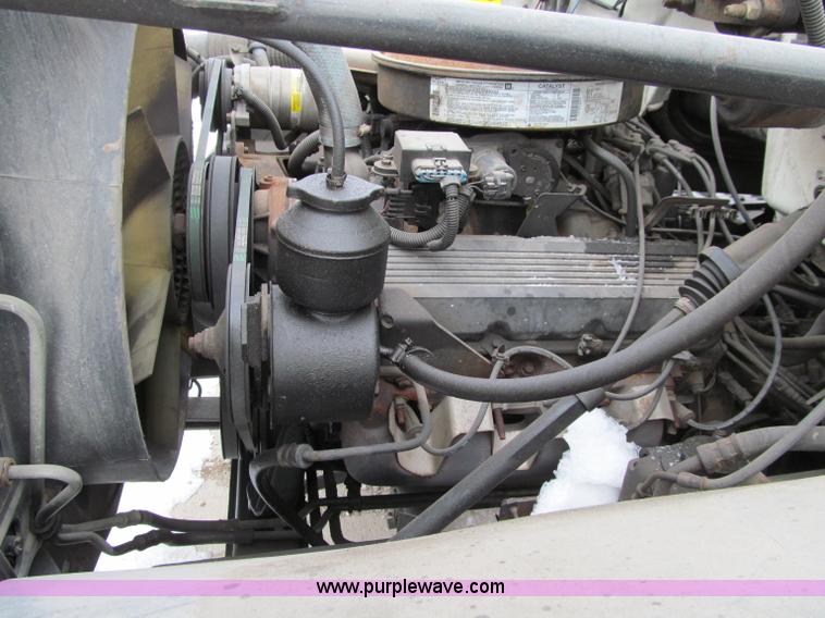 image for item D7065 1993 GMC TopKick SLE box truck