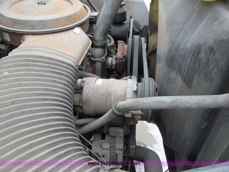 image for item D7065 1993 GMC TopKick SLE box truck