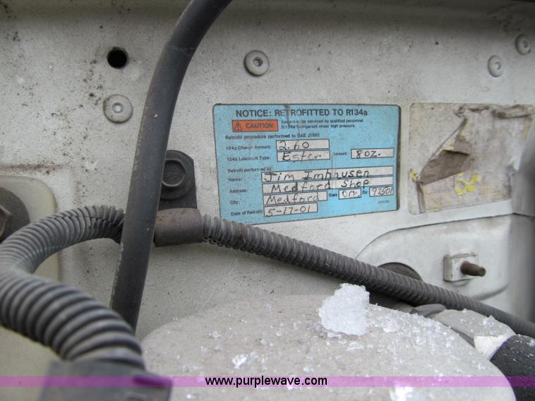 image for item D7065 1993 GMC TopKick SLE box truck