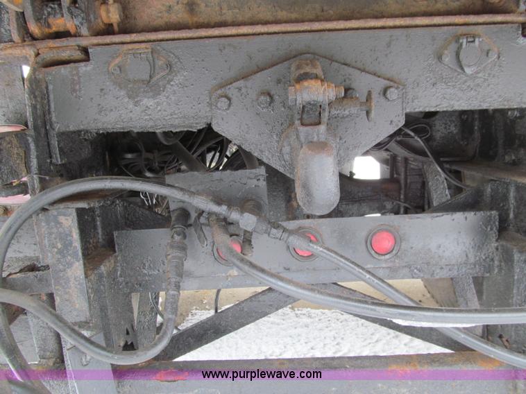 image for item D7066 1989 International 1754 plow truck
