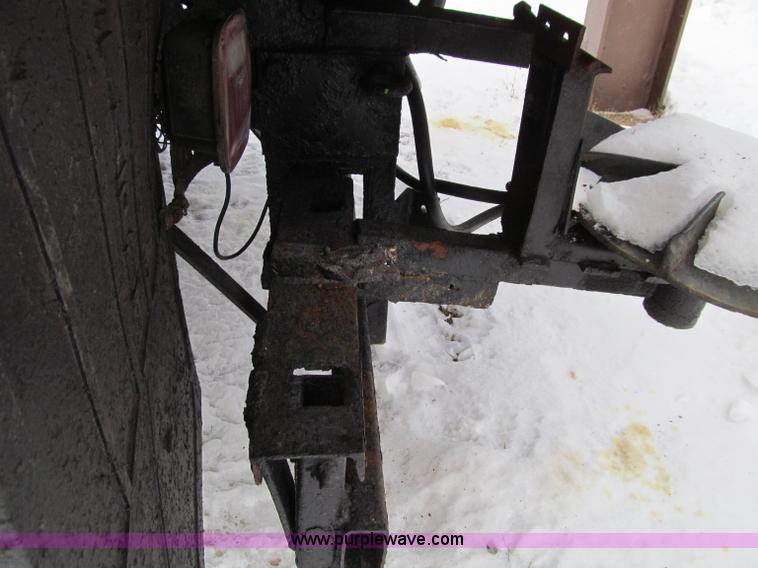 image for item D7066 1989 International 1754 plow truck