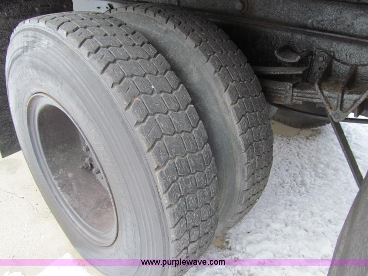 image for item D7066 1989 International 1754 plow truck