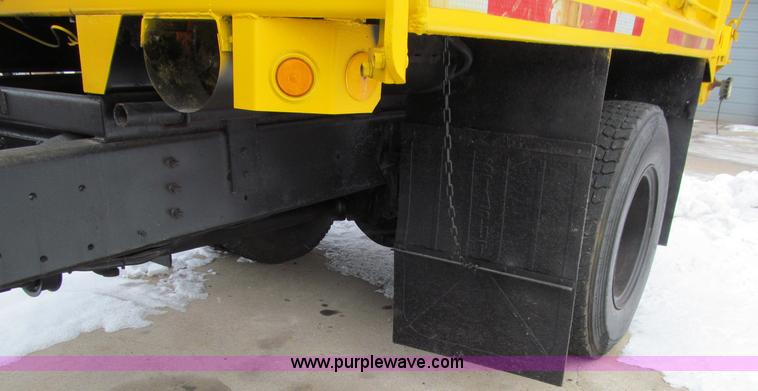 image for item D7066 1989 International 1754 plow truck