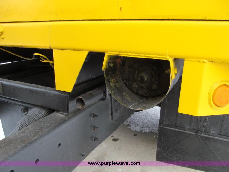 image for item D7066 1989 International 1754 plow truck